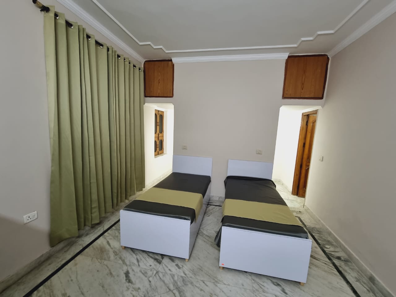 Elegant Decor
